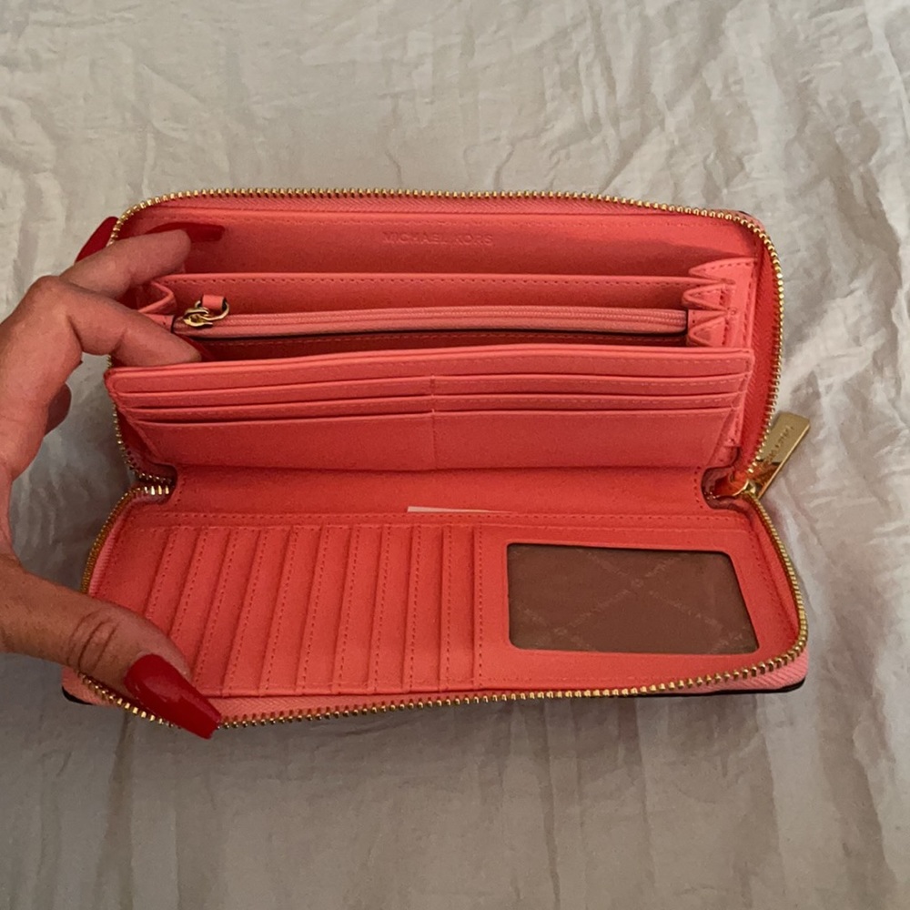 Michael kors wallet - Picture 2 of 3